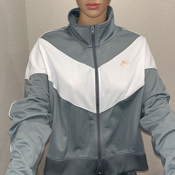 Nike-Sweat suit in excellent condition, like new. - Picture 11 of 12